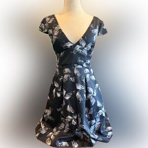CHIC HALSTON HERITAGE BLACK AND SILVER FIT & FLARE COCKTAIL DRESS! SZ 2